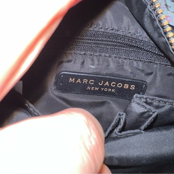 Marc Jacobs Black Nylon Crossbody Bag Purse Zipper Closure Gold Tone Hardware - Picture 7 of 12